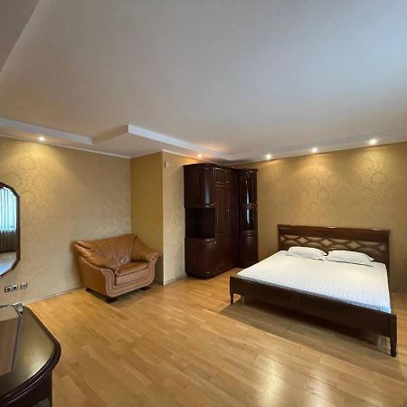 One Bedroom Kreschatik Str 4 Kiev Buitenkant foto