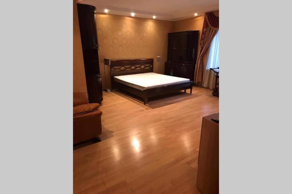One Bedroom Kreschatik Str 4 Kiev Buitenkant foto
