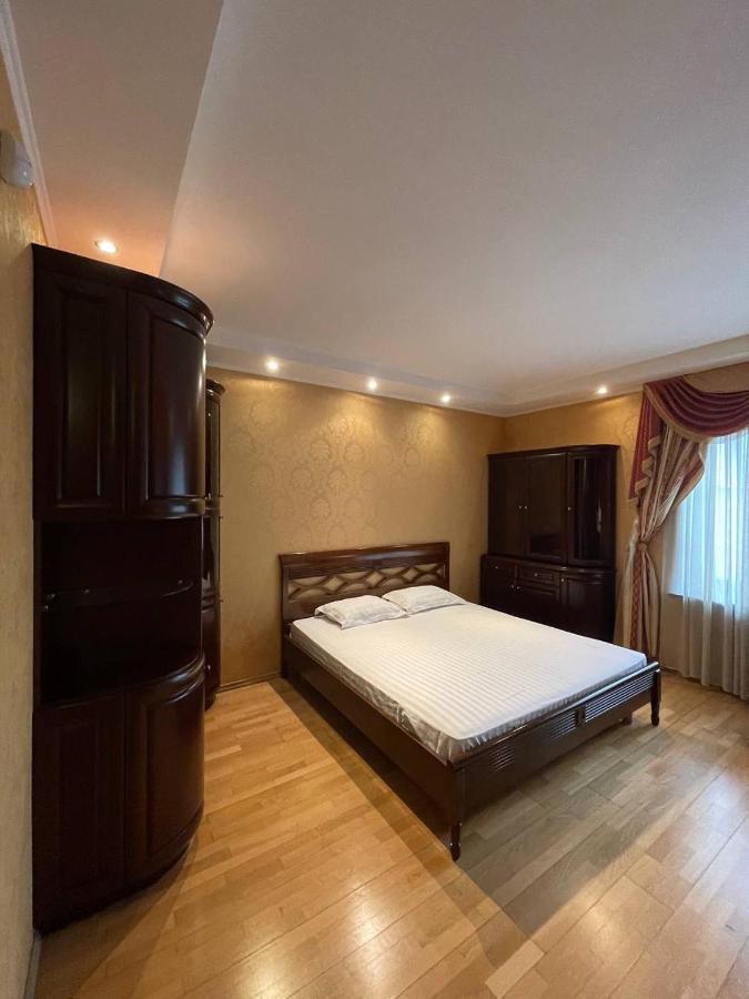 One Bedroom Kreschatik Str 4 Kiev Buitenkant foto