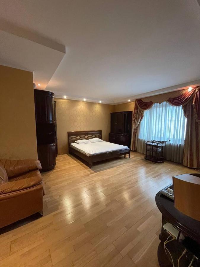One Bedroom Kreschatik Str 4 Kiev Buitenkant foto