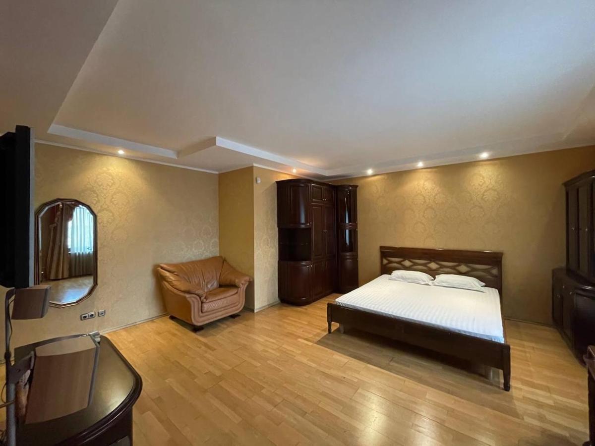 One Bedroom Kreschatik Str 4 Kiev Buitenkant foto