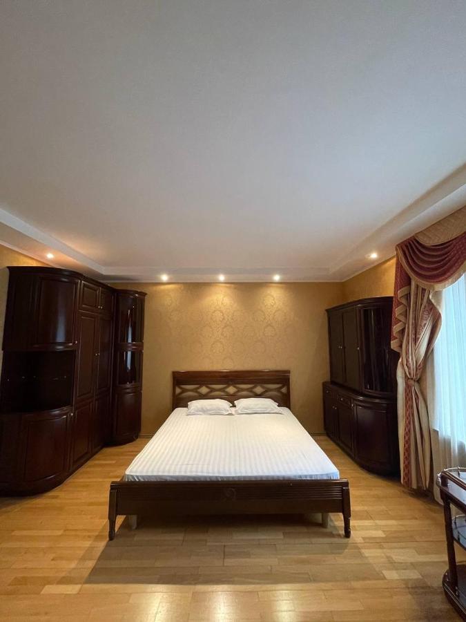 One Bedroom Kreschatik Str 4 Kiev Buitenkant foto