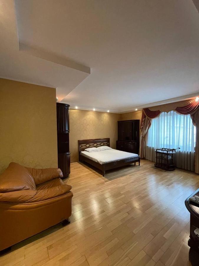 One Bedroom Kreschatik Str 4 Kiev Buitenkant foto