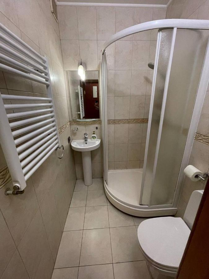 One Bedroom Kreschatik Str 4 Kiev Buitenkant foto