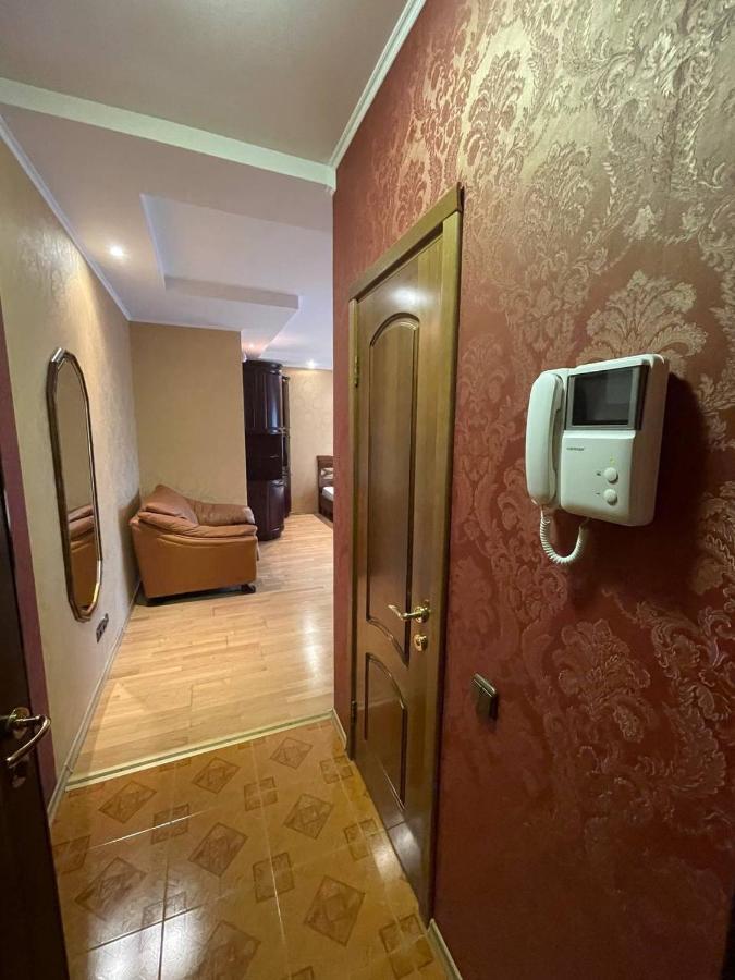 One Bedroom Kreschatik Str 4 Kiev Buitenkant foto